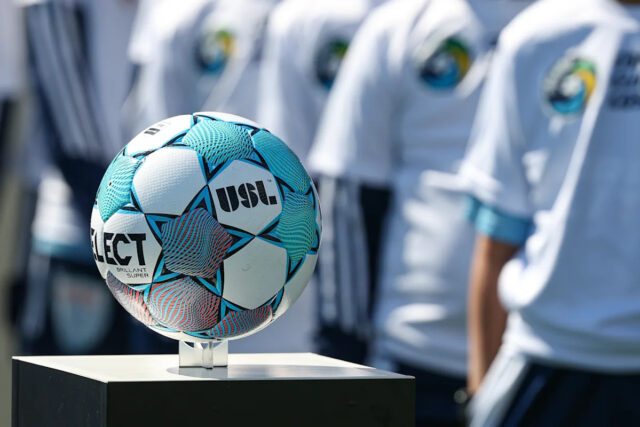 Brankár USL vylúčil po vhodení extra lopty do ihriska po Download app from appStore