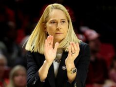 Brenda Freese z Marylandu a Oluchi Okananwa majú počas hry virálny moment Brenda Freese z Marylandu a Oluchi Okananwa majú počas hry virálny moment