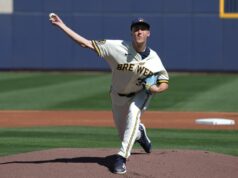 Brewers, White Sox zverili Deň otvorených dverí mladým All-Star plameňometom Baseball: Jarný tréning – Veľká Británia v Milwaukee Brewers