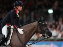 Britská trojnásobná zlatá olympijská medailistka v drezúre Charlotte Dujardinová vo videu o novej liečbe koňa – dva roky po tom, ako odišla z hier v Paríži kvôli klipu „nadmerné bičovanie“ Charlotte Dujardin bola zapletená do nových kontroverzií ohľadom jej zaobchádzania s koňmi po tom, čo boli vznesené sťažnosti na jej rozcvičku pred podujatím v Amsterdame.