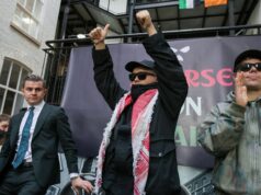 Britský súd zamietol ponuku na obnovenie obvinenia z „terorizmu“ voči rapperovi Kneecap | Súdne správy Britský súd zamietol ponuku na obnovenie obvinenia z „terorizmu“ voči rapperovi Kneecap | Súdne správy