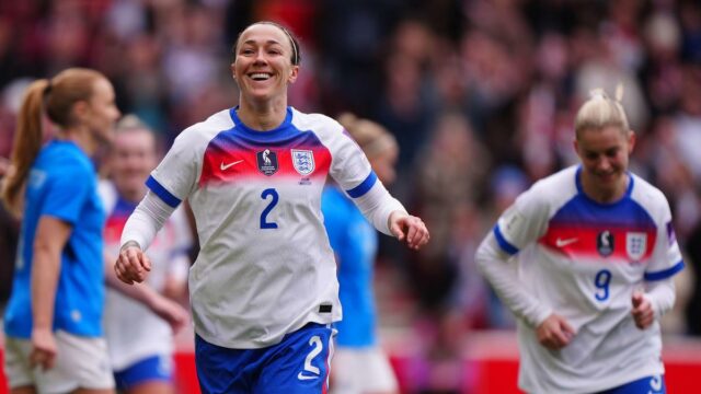 Bronz, Stanway v cieli Anglicka proti Islandu v kvalifikácii MS; Španielsko porazilo Ukrajinu
