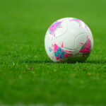 Bryan Robson poskytuje hráčom Manchestru United finančnú podporu