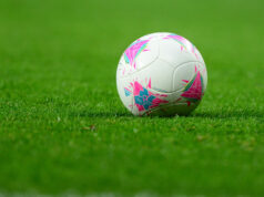 Bryan Robson poskytuje hráčom Manchestru United finančnú podporu Bryan Robson poskytuje hráčom Manchestru United finančnú podporu