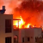 Budova v Izraeli horí po raketovom útoku z Libanonu | Newsfeed