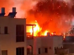 Budova v Izraeli horí po raketovom útoku z Libanonu | Newsfeed Budova v Izraeli horí po raketovom útoku z Libanonu | Newsfeed