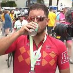 Eden Hazard oslávil 167 km dlhú jazdu na Malorke tým, že si dal pred kamerou pivo