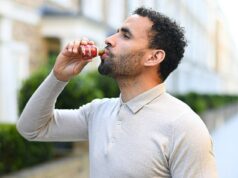 Bývalá hviezda Premier League tvrdí, že má riešenie, ktoré ušetrí NHS 23 miliárd libier ročne: Bývalý waleský futbalista podniká, ktorého cieľom je predchádzať problémom, ktoré brzdili jeho kariéru Bývalá hviezda Premier League Hal Robson-Kanu si myslí, že má produkty, ktoré porazia váš zápal alebo chronickú bolesť