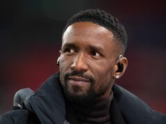 Bývalá hviezda Tottenhamu Jermain Defoe získala prvé manažérske miesto ako prekvapivý krok LONDÝN, ANGLICKO - 17. NOVEMBRA: Futbalový odborník na Channel Four Jermain Defoe pred zápasom európskej kvalifikácie UEFA EURO 2024 medzi Anglickom a Maltou na štadióne Wembley 17. novembra 2023 v Londýne v Spojenom kráľovstve. (Foto: Visionhaus/Getty Images)