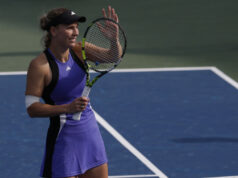 Bývalá svetová jednotka WTA Caroline Wozniacki zdieľa virálne videá tenisových zručností detí 29. augusta 2024; Flushing, NY, USA; Caroline Wozniacki (DEN) bekhendom proti Renate Zarazuovej (MEX) (bez obrázku) v zápase ženskej dvojhry v štvrtý deň tenisového turnaja US Open 2024 v Billie Jean King National Tennis Center. Povinný kredit: Geoff Burke-Imagn Images
