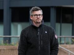 Bývalého futbalistu Joeyho Bartona zatkli po údajnom napadnutí golfového klubu Huyton Bývalého futbalistu Joeyho Bartona zatkli po údajnom napadnutí golfového klubu Huyton