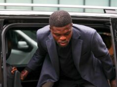 Bývalý futbalista Arsenalu Thomas Partey poprel dve nové obvinenia zo znásilnenia Stredopoliar Villarrealu Thomas Partey prichádza na súd v Southwarku, kde 17. septembra 2025 čelí piatim znásilneniam a jednému sexuálnemu napadnutiu troch žien v rokoch 2021 až 2022 v Londýne v Anglicku.