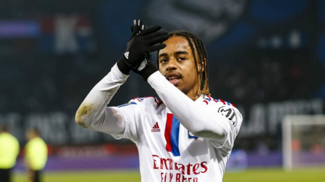 Bývalý krídelník Jermaine Pennant nalieha na Liverpool, aby podpísal Barcolu a Olise pre post-Salahovu éru
