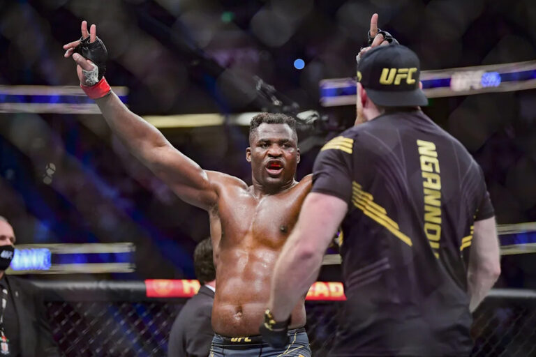 Bývalý šampión UFC pridaný na kartu Ronda Rousey vs. Gina Carano
