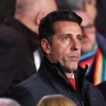 Šéf celosvetového futbalu Nottingham Forest Edu Gaspar sa prizerá počas zápasu