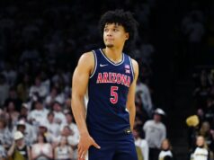 Č. 2 Arizona jazdí značnú hĺbku skóre v súboji vs UCF Basketbal NCAA: Arizona v Colorade