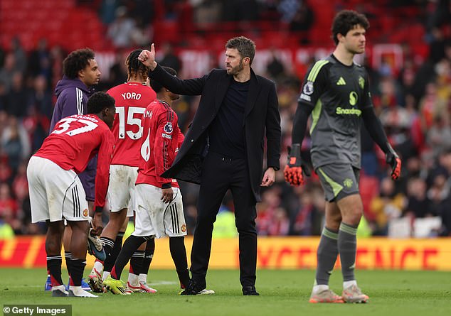 CHRIS WHEELER: Ak Michael Carrick splní túto jednu podmienku, musí Bude neuveriteľne ťažké presvedčiť fanúšikov, že poďakovať Carrickovi za jeho služby a potom priviesť iného hlavného trénera je dobrý nápad.