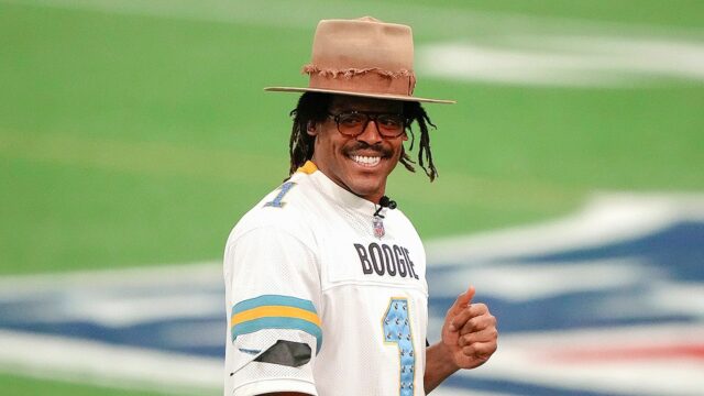 Cam Newton sa podieľa na celosvetovom úspechu NFL s 9 Cam Newton sa podieľa na celosvetovom úspechu NFL s 9 zámorskými zápasmi v roku 2026