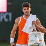 Carlos Alcaraz prichádza na cvičné ihriská počas BNP Paribas Open v Indian Wells, Kalifornia, v stredu 4. marca 2026.