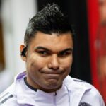 BOURNEMOUTH, ANGLICKO - 20. marca: Casemiro z Manchestru United pricestuje pred zápasom Premier League medzi Bournemouthom a Manchestrom United na Vitality Stadium 20. marca 2026 v anglickom Bournemouthe. (Foto: Ash Donelon/Manchester United cez Getty Images)