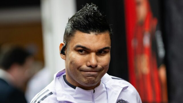 BOURNEMOUTH, ANGLICKO - 20. marca: Casemiro z Manchestru United pricestuje pred zápasom Premier League medzi Bournemouthom a Manchestrom United na Vitality Stadium 20. marca 2026 v anglickom Bournemouthe. (Foto: Ash Donelon/Manchester United cez Getty Images)