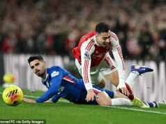 Celá kultúra Chelsea podporuje ich aroganciu a nedisciplinovanosť. Hráčovi, ktorý zaspieval rasistickú pieseň, dajú pásku na ruku a ich stredná polovica má v licencii 50 bodov… nie je žiadnym prekvapením, že táto spŕška oprávnených strutterov dostane toľko červených kariet Pedro Neto sa stal deviatym hráčom, ktorý bol v tejto sezóne vylúčený za Chelsea - okrem červenej karty Enza Maresca za oslavu výhry nad Liverpoolom v októbri