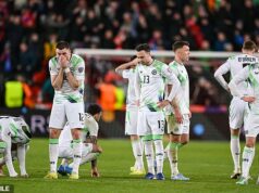 Česká republika 2:2 Írska republika (PENS 4:3): 24-ročné čakanie hostí na miestenku na majstrovstvá sveta pokračuje po zdrvujúcej porážke v play-off v Prahe Hráči Írskej republiky sú po prehre v rozstrele v Prahe zničení