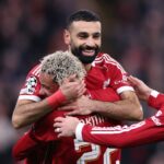 Mohamed Salah oslavuje s Hugom Ekitike