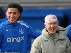 Chelsea Confidential: Prečo minulí a súčasní hráči Blues milujú maséra Billyho McCullocha a jeho najzábavnejšie momenty za 25 rokov na Stamford Bridge – od zviazania v kancelárii Josého Mourinha až po úder do tváre od Diega Costu Billy McCulloch je od roku 2001 veľmi obľúbeným členom zákulisného tímu Chelsea a začiatkom tejto sezóny sa dostal do titulkov titulkov za žart na tréningovom ihrisku.