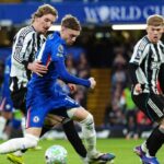 Cole Palmer chcel pre Chelsea penaltu za faul Nicka Woltemadea z Newcastlu