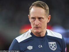 Chelsea najala bývalú hviezdu Leedsu a Brightonu ako trénera brankárov, aby do konca sezóny pomáhala vypadnutému Robertovi Sanchezovi Chelsea angažovala Caspera Ankergrena ako dočasného trénera brankárov v klube