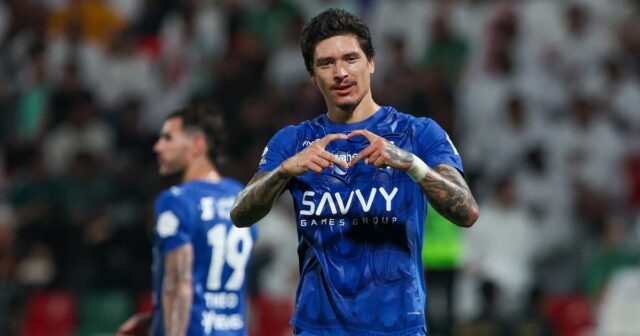 Chelsea "postoj" k podpisu Darwina Nuneza po "úplne nesprávnom" komentári Darwin Nunez oslavuje po strelení druhého gólu počas zápasu Saudi Pro League medzi Al Ettifaq a Al Hilal