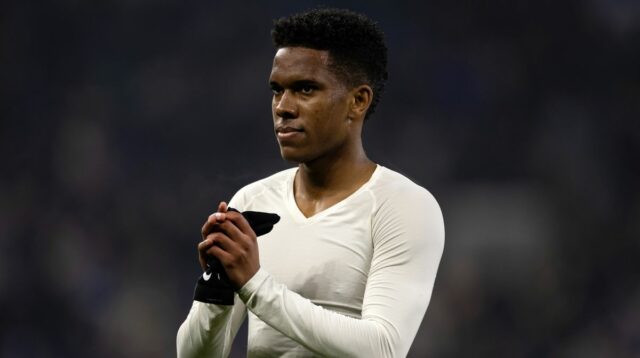 Chelsea sa chystá posilniť zranenie Estevaa Williana v aktualizácii pre Krídelník Chelsea Estevao Willian