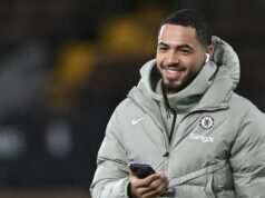 Chelsea sa pred zápasom PSG Ligy majstrov s hviezdou vrátila na tréning Liam Rosenior dostal posilu pre zranenie Chelsea s jedným kľúčovým hráčom späť v tréningu