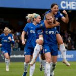 Chelsea sa pretlačila okolo Aston Villy a udržiava slabé nádeje na titul WSL nažive