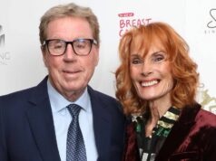 Čistý majetok Harryho Redknappa, život s manželkou Sandrou a šanca na návrat Tottenhamu Majiteľ dostihového koňa Harry Redknapp sleduje, ako sa 23. februára 2026 zohrieva nádejný hráč Cheltenham Festivalu The Jukebox Man v stajni Ben Pauling v Naunton Downs Estate neďaleko Cheltenhamu v západnom Anglicku.