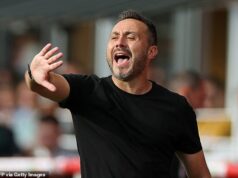 Čo môžu fanúšikovia Tottenhamu očakávať od Roberta De Zerbiho: Vysokooktánový, riskantný futbal, bitky v palubovke, „magnetická“ osobnosť – a prečo si pochybní hráči Brightonu čoskoro získali jeho bizarné tréningy Zdá sa, že Roberto De Zerbi prevezme prácu v Tottenhame – a bude fascinujúce sledovať, ako sa talentovanému, no horľavému trénerovi darí v severnom Londýne.