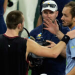 Čo si Medvedev a Draper povedali pri sieti po kontroverznom bode