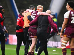 Čo stojí za zranením Super League? Matty English pomáha z ihriska počas tohtosezónneho zápasu Huddersfield Giants proti Hull KR