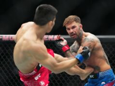 Cody Garbrandt zvracia v oktagone po dvoch nízkych úderoch – ale stále vyhráva na UFC 326 Cody Garbrandt vo svojom zápase na UFC 326 (Getty Images)