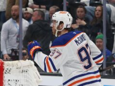 Connor McDavid dosiahol 400. a 401. miesto, keď Oilers zvrhli Mamuta NHL: Edmonton Oilers v Utah Mammoth