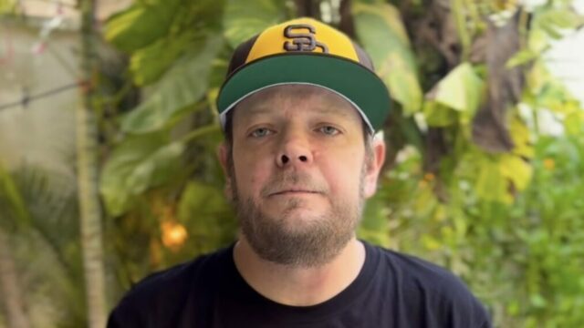 Corey Harrison spustil GoFundMe, aby pomohol zaplatiť 100 000 dolárov za lekárske účty
