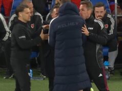 Craig Bellamy a Edin Dzeko sa stretnú pri spojke, keď sa play-off majstrovstiev sveta skončí chaosom | Futbal | Šport Craig Bellamy a Edin Dzeko sa stretnú pri spojke, keď sa play-off majstrovstiev sveta skončí chaosom | Futbal | Šport