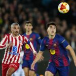 Cubarsi a Raphinha sa objímajú.