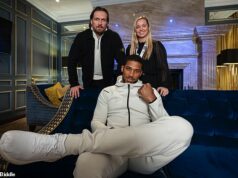 Daily Mail Sport získal 15 nominácií na Oscara za športovú žurnalistiku, pričom sedem reportérov sa uchádza o prestížne ocenenia Multimediálna reportérka Charlotte Dalyová (na snímke s Oleksandrom Usykom a Anthonym Joshuom minulý víkend) bola ocenená v kategórii písania aj vysielania.