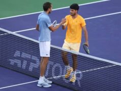 Daniil Medvedev porazil Carlosa Alcaraza v Indian Wells, no stále ho nazýva „o toľko lepším“ Foto od Jung Yeon-je / AFP cez Getty Images