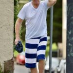 Bývalý Wallaby David Knox čelí sérii trestných obvinení v súvislosti s bizarným susedským sporom na jednom z najznámejších plážových predmestí Sydney. Knox je na snímke v utorok neďaleko jeho domu v Coogee