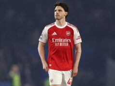 Declan Rice povedal, že je v pretekoch dvoch koní so svojím tímovým kolegom z Arsenalu o Zlatú loptu. Declan Rice