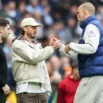 Hlavný tréner Tottenhamu Igor Tudor so zranenými Benom Daviesom a Jamesom Maddisonom pred porážkou Premier League s Nottingham Forest