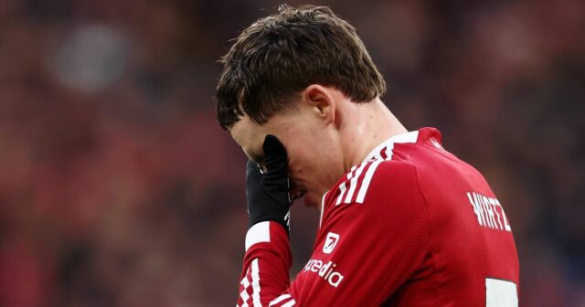 Deň návratu Floriana Wirtza, keď zranená celebrita z Liverpoolu odstránila ešte viac oblekov|Futbal|Športová aktivita 
